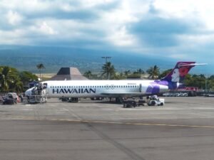 kona airport runway closure