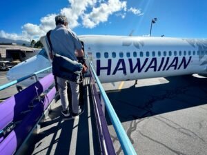 kona airport runway closure